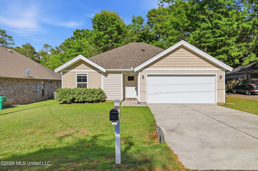 Welcome home to easy living in Diamondhead! This immaculate - Beach Home for sale in Diamondhead, Mississippi on Beachhouse.com