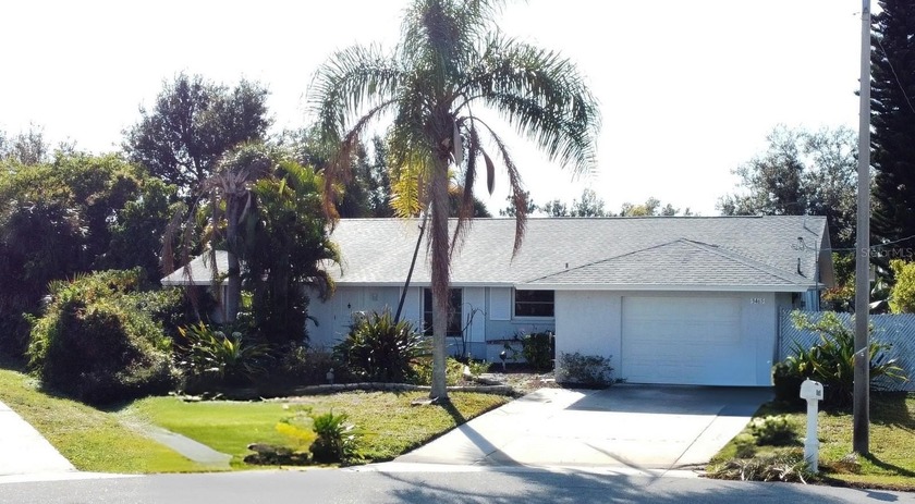 Now is your chance to get one of the lowest priced pool homes in - Beach Home for sale in Rotonda West, Florida on Beachhouse.com