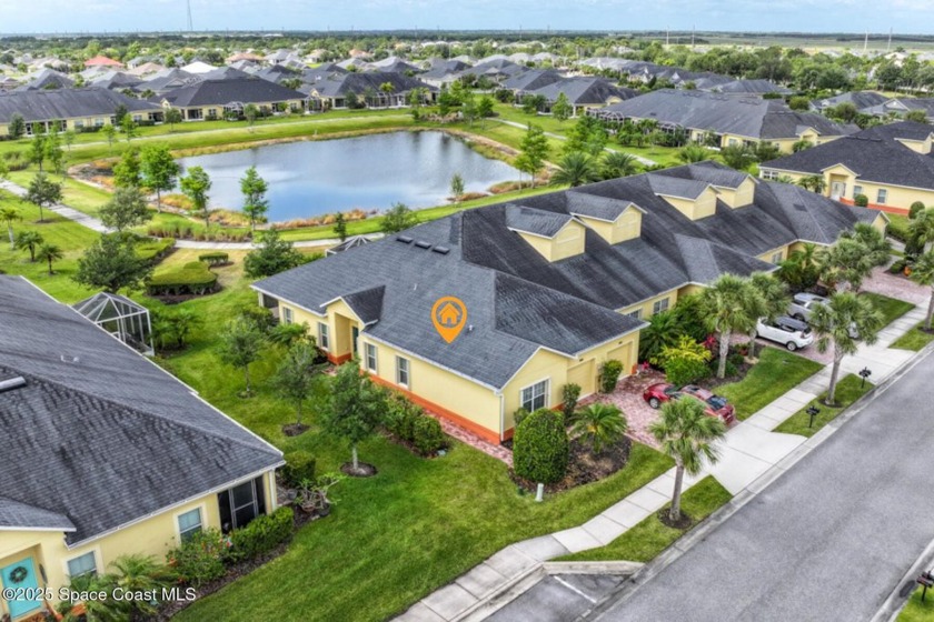 Come and enjoy this lakefront 2BR/2BA end-unit townhouse + - Beach Townhome/Townhouse for sale in Melbourne, Florida on Beachhouse.com