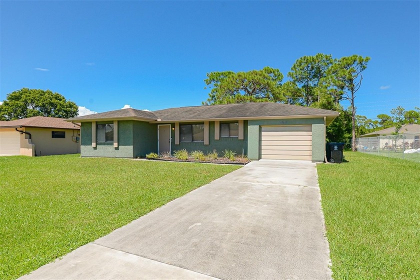 Welcome to 2565 SE Dogwood Avenue, a charming 2-bedroom - Beach Home for sale in Port Saint Lucie, Florida on Beachhouse.com