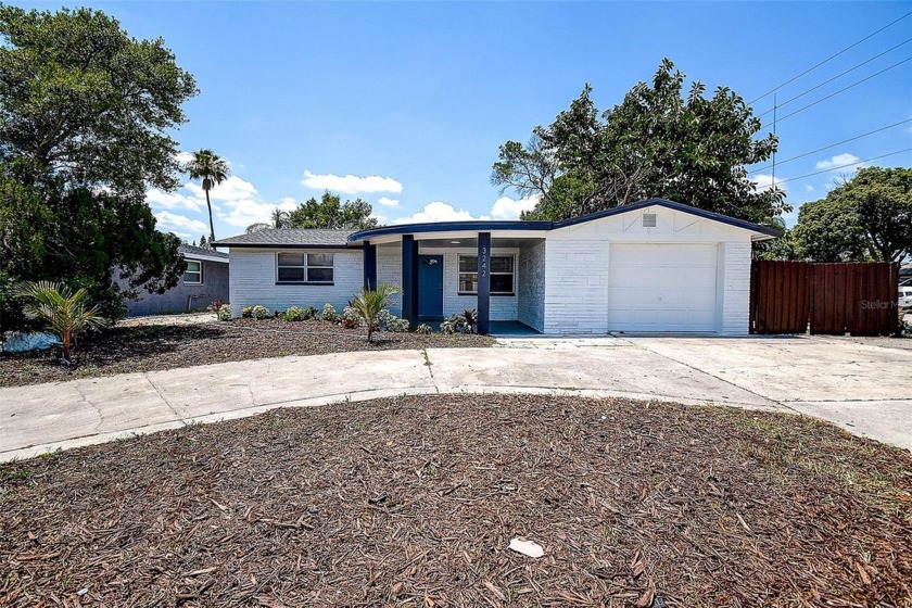 Welcome to your dream home in the beautiful Aloha Gardens of - Beach Home for sale in Holiday, Florida on Beachhouse.com