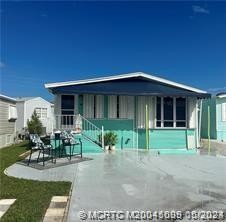 WELCOME TO PARADISE~~~ A GREAT VINTAGE MOBILE HOME ~~~ 2 - Beach Home for sale in Jensen Beach, Florida on Beachhouse.com