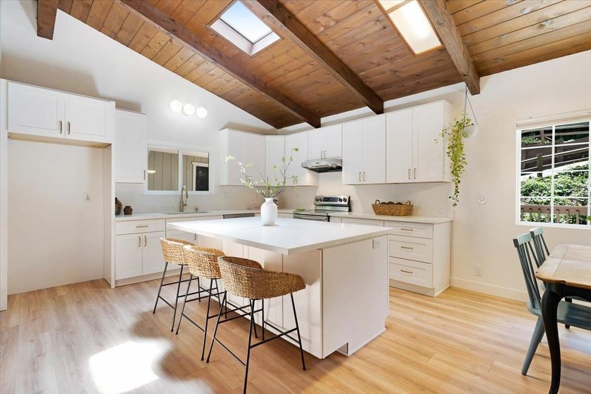 This beautifully remodeled 3-bed, 3-bath home spans 1,806 sq. ft - Beach Home for sale in Aptos, California on Beachhouse.com