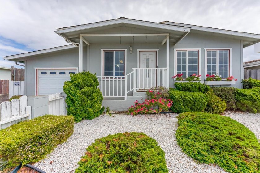 Welcome to this charming 2 bed 1 bath home beautiful Seaside - Beach Home for sale in Seaside, California on Beachhouse.com