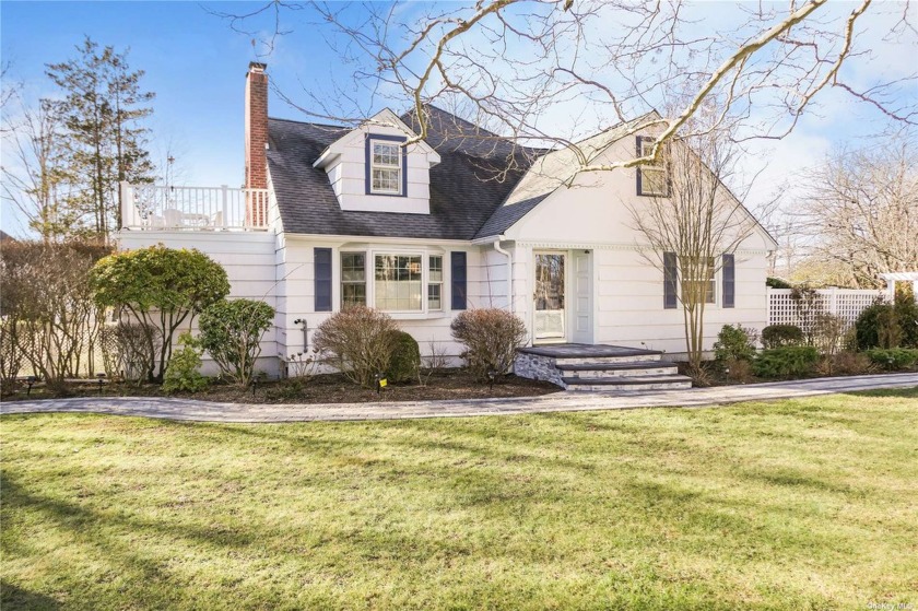 Welcome to 2 Livingston Rd! Located on one of the most beautiful - Beach Home for sale in Bellport, New York on Beachhouse.com