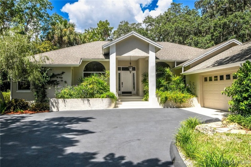 REDUCED PRICE! This home DID NOT flood in the recent hurricane - Beach Home for sale in Crystal River, Florida on Beachhouse.com