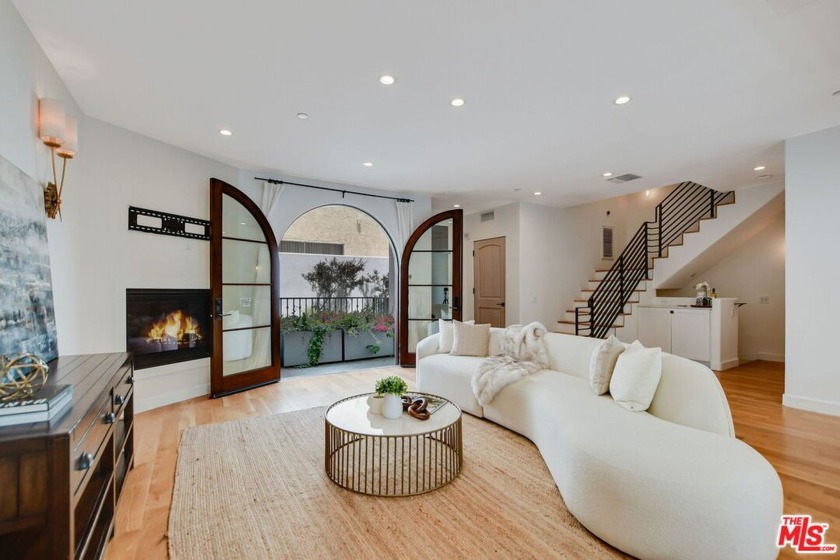 Experience refined coastal living in this stunning 2-bedroom, 2 - Beach Townhome/Townhouse for sale in Santa Monica, California on Beachhouse.com