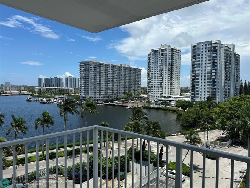 WONDERFUL 2/2 IN ADMIRALS PORT WITH GREAT VIEWS OF THE BAY, CITY - Beach Condo for sale in Aventura, Florida on Beachhouse.com