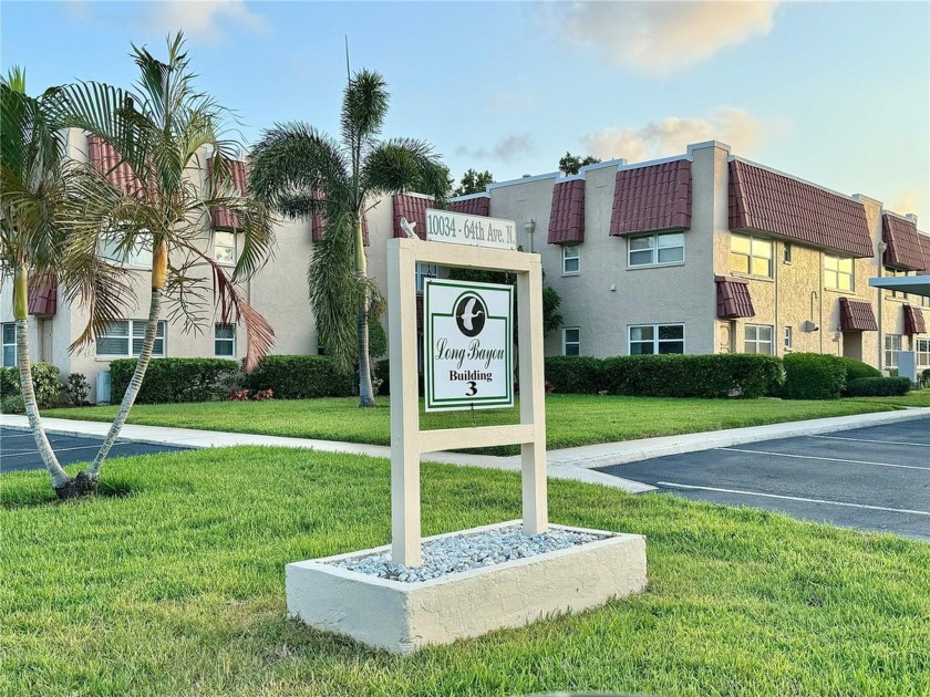 Under contract-accepting backup offers. Welcome to your dream - Beach Condo for sale in St. Petersburg, Florida on Beachhouse.com