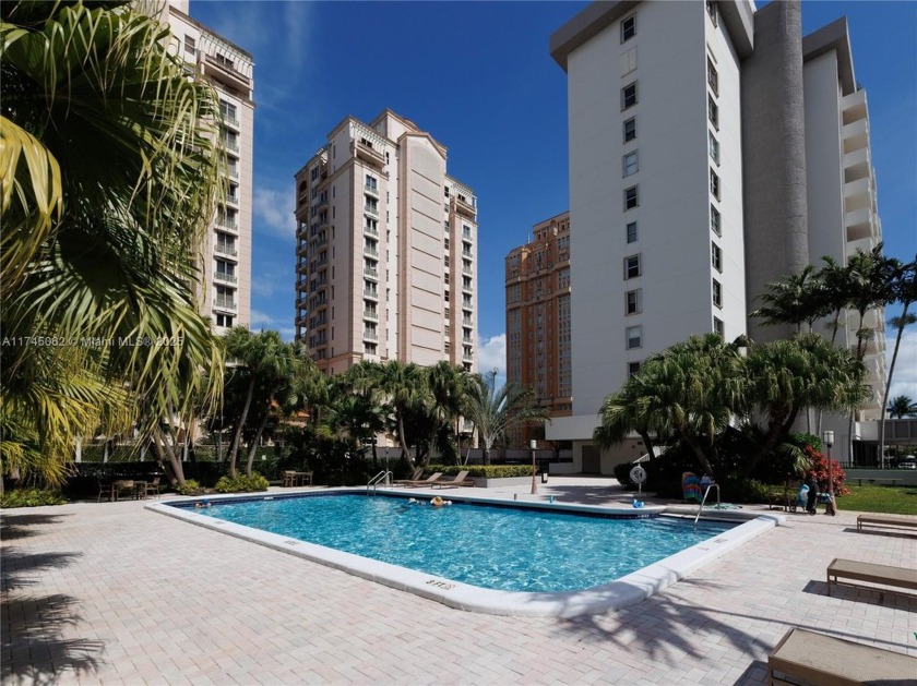 This Biltmore Way Condo is blocks from the best shopping - Beach Condo for sale in Coral Gables, Florida on Beachhouse.com