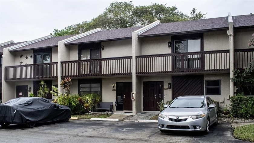 Stunning 2 bed 2.5 bath townhousepletely renovated and has extra - Beach Townhome/Townhouse for sale in Deerfield Beach, Florida on Beachhouse.com