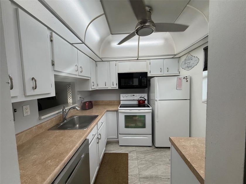 PRICE TO SELL Move-in ready, super clean all furnish, turnkey - Beach Condo for sale in Lauderdale Lakes, Florida on Beachhouse.com