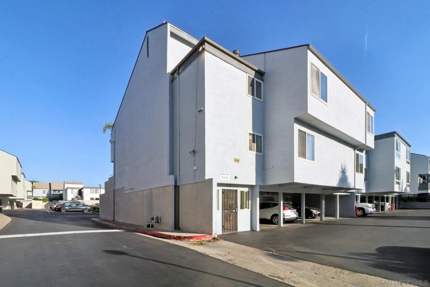 Beautifully remodeled top-floor condo in the heart of - Beach Condo for sale in San Diego, California on Beachhouse.com