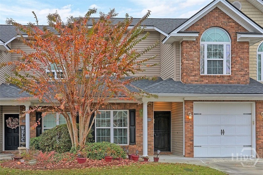 Welcome to this spacious 3-bedroom, 3-bath townhome located in a - Beach Townhome/Townhouse for sale in Savannah, Georgia on Beachhouse.com