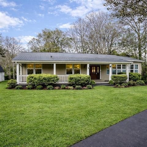 Welcome home to this beautifully renovated 3-bedroom, 2-bathroom - Beach Home for sale in Slidell, Louisiana on Beachhouse.com