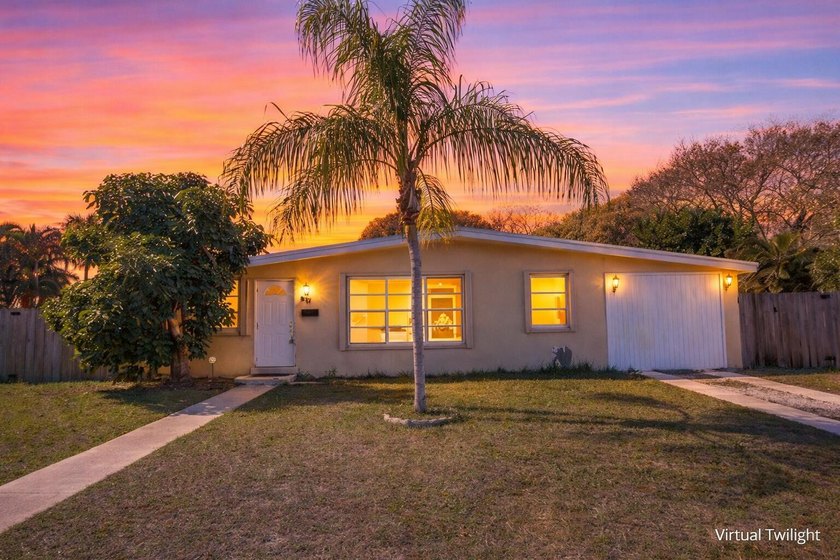 NEW ROOF! A great opportunity for 1st time buyers looking for an - Beach Home for sale in Lake Park, Florida on Beachhouse.com