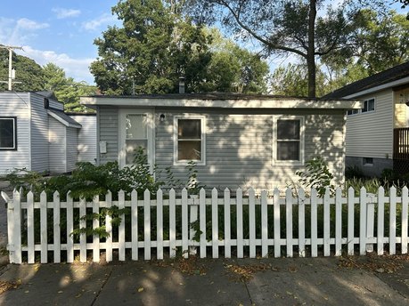 This 3 unit rental property is a great investment opportunity! - Beach Lot for sale in Muskegon, Michigan on Beachhouse.com