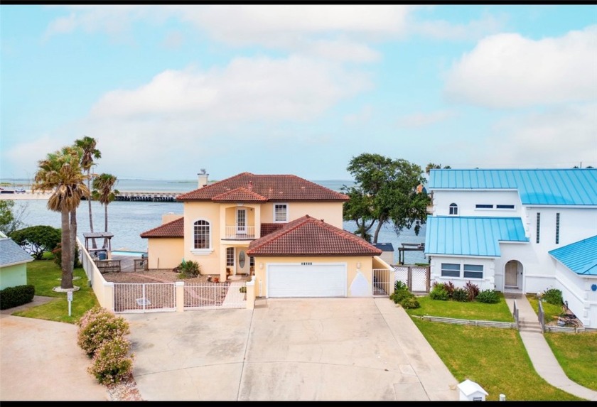 No tanning bed needed at 13708 Suntan! Welcome to your dream - Beach Home for sale in Corpus Christi, Texas on Beachhouse.com