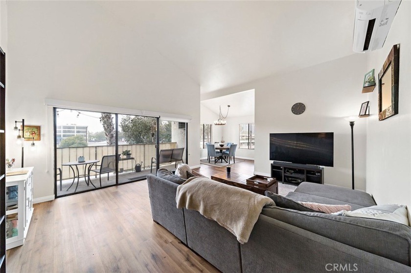 Welcome to this bright and airy, beautifully updated top-floor - Beach Condo for sale in Long Beach, California on Beachhouse.com