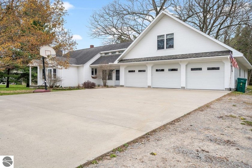 PRIME LOCATION! This move-in ready beauty is in the hub of a - Beach Home for sale in Tawas City, Michigan on Beachhouse.com