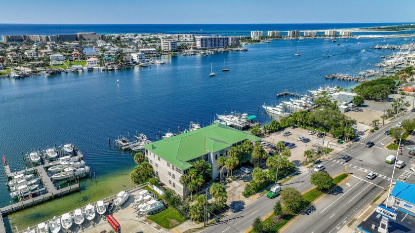 On the Harbor - Penthouse with LARGE boat slip. Experience - Beach Condo for sale in Destin, Florida on Beachhouse.com
