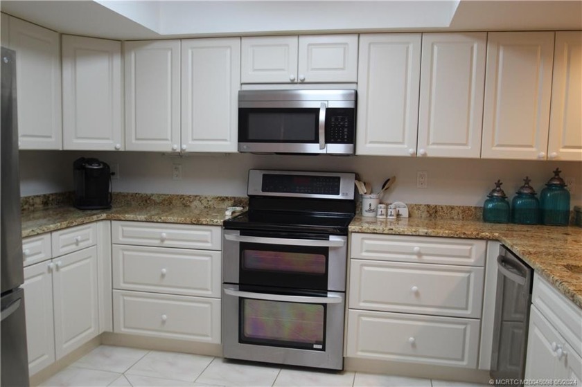 Delightful and spacious updated 2 bedroom/2bath villa/condo - Beach Home for sale in Stuart, Florida on Beachhouse.com