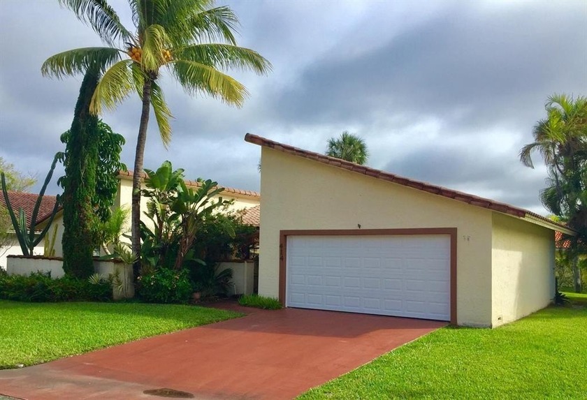 CALLING ALL INVESTORS! Single family property on a corner lot - Beach Home for sale in Deerfield Beach, Florida on Beachhouse.com