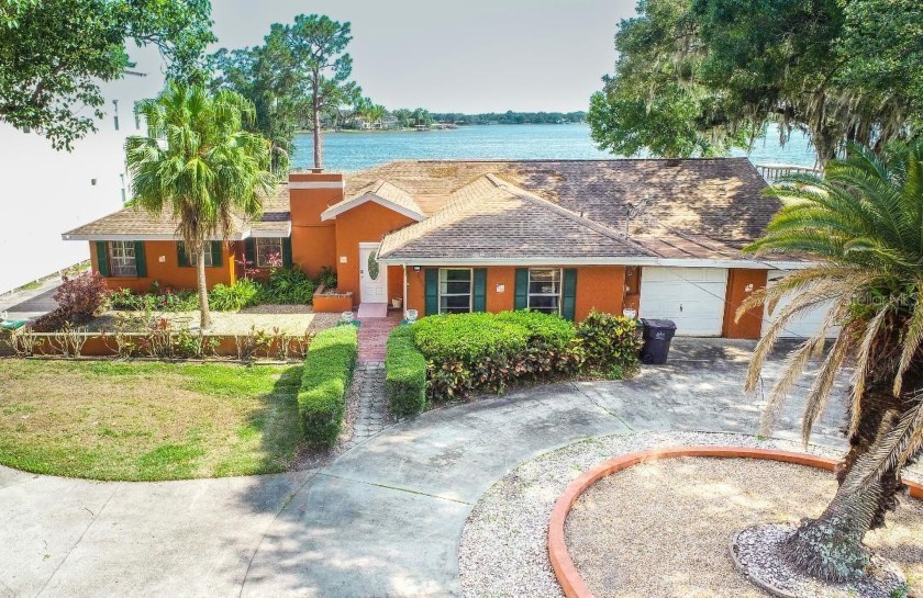 Incredible opportunity to live on one of the largest ski lakes - Beach Home for sale in Tampa, Florida on Beachhouse.com
