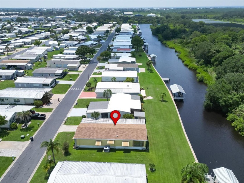 STUNNING LOCATION, EXCELLENT PRICE! Envision living on a quiet - Beach Home for sale in Apollo Beach, Florida on Beachhouse.com