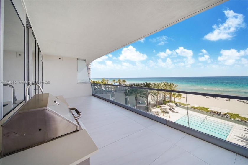 CORNER FLOW-THRU, RARE (1 OF 2) UNIT WITH UNOBSTRUCTED OCEAN & - Beach Condo for sale in Sunny Isles Beach, Florida on Beachhouse.com