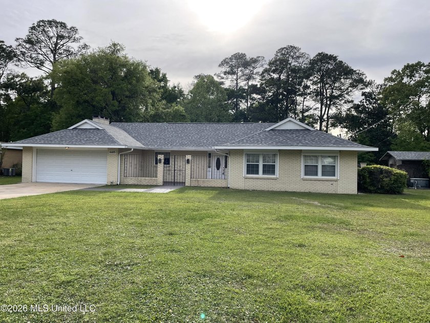 Great opportunity to own a beautiful, spacious home with an - Beach Home for sale in Ocean Springs, Mississippi on Beachhouse.com