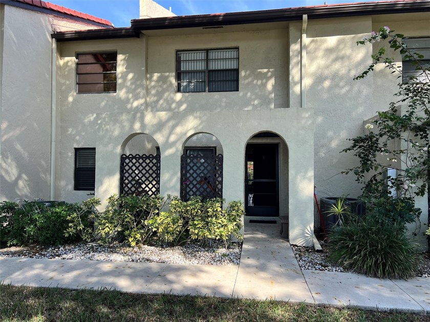 Beautiful Lake views. Nicely appointed rare 3 full Bathrooms, 2 - Beach Condo for sale in Boca Raton, Florida on Beachhouse.com