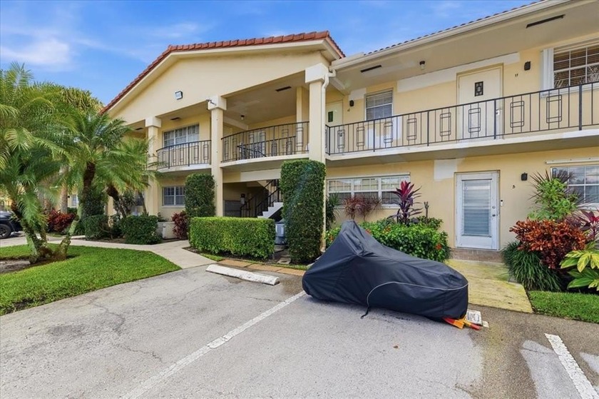 First floor 1-bed, 1-bath unit in Lighthouse Point! This stylish - Beach Condo for sale in Lighthouse Point, Florida on Beachhouse.com