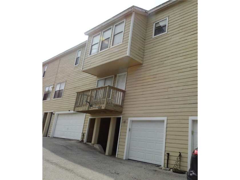 Fantastic Investment Opportunity: Townhome for Sale
This - Beach Townhome/Townhouse for sale in Corpus Christi, Texas on Beachhouse.com