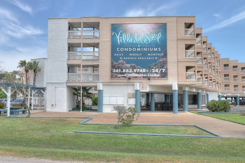 Luxurious Waterfront Living at its finest! Have you been looking - Beach Condo for sale in Corpus Christi, Texas on Beachhouse.com