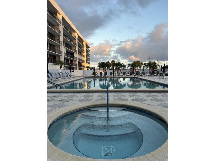 ELEGANTLY AND TASTEFULLY RENOVATED CONDO FOR SALE-FEATURING - Beach Condo for sale in Jupiter, Florida on Beachhouse.com