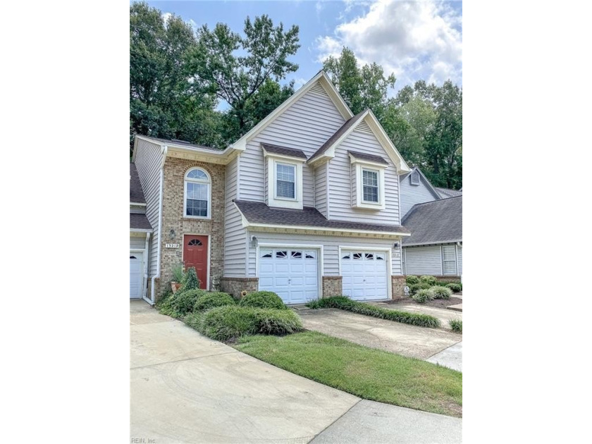 The perfect space and location.   Walk into this home to a large - Beach Condo for sale in Chesapeake, Virginia on Beachhouse.com