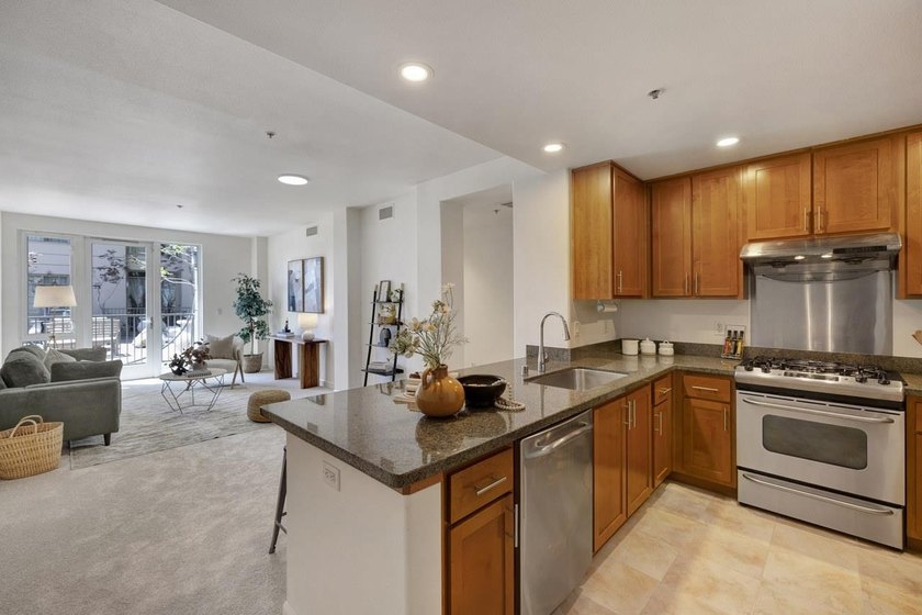 Welcome to 8 Orchids community, a well-designed condo that - Beach Condo for sale in Oakland, California on Beachhouse.com