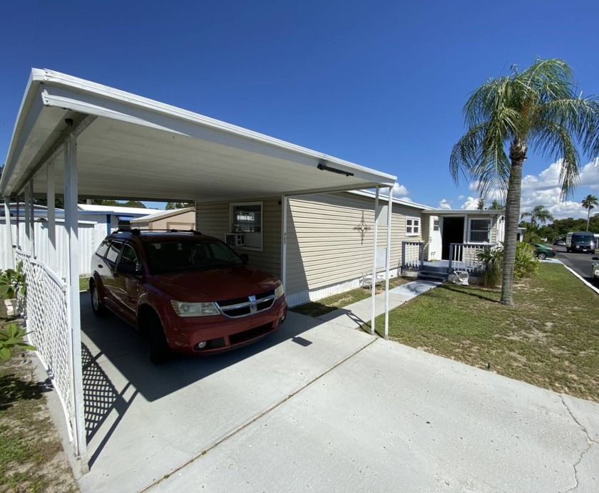 ** Located in an age qualified, 55+, Lakefront Community ** - Beach Home for sale in Tarpon Springs, Florida on Beachhouse.com