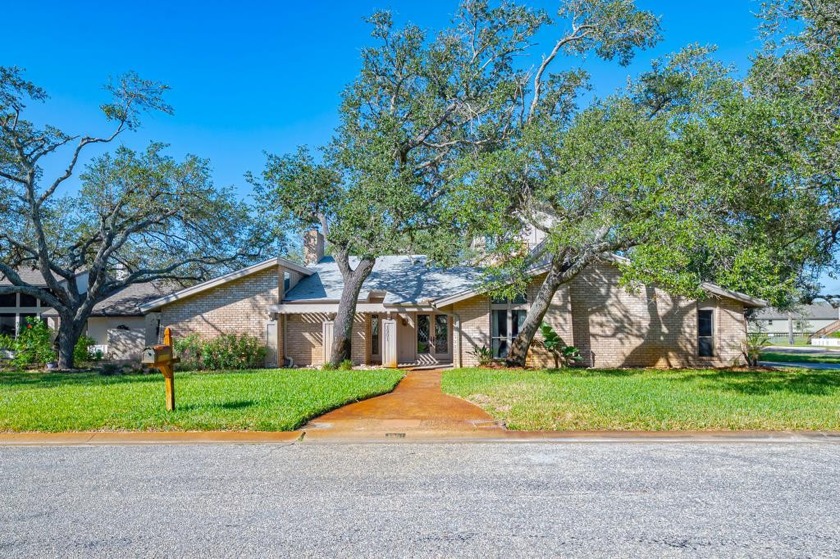 HARBOR OAKS RARE FIND! This 5,600 sq ft waterfront gem offers - Beach Home for sale in Rockport, Texas on Beachhouse.com