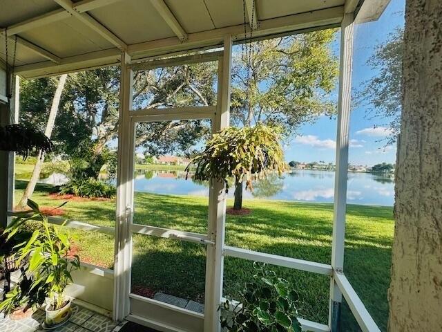 WATERFRONT-3 Bedroom 2.5 Bathrooms 2 car garage - townhome - Beach Townhome/Townhouse for sale in Lake Worth, Florida on Beachhouse.com