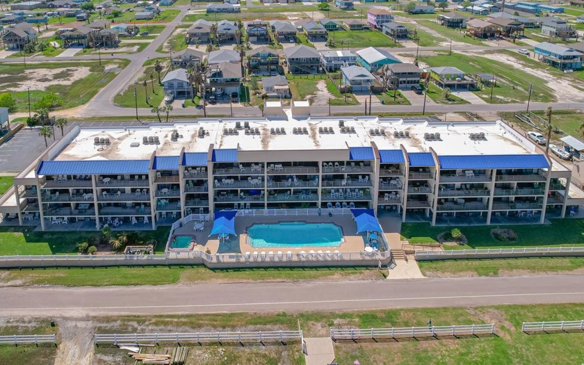 PERFECT RENTAL WITH GREAT AMENITIES! Laguna Reef studio condo - Beach Condo for sale in Rockport, Texas on Beachhouse.com