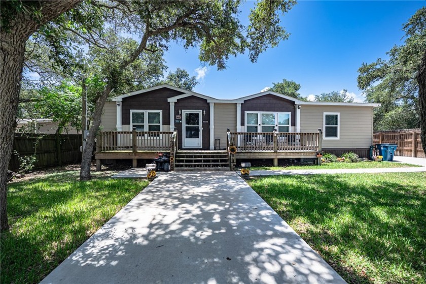 This delightful farmhouse-style home, offers the perfect blend - Beach Home for sale in Rockport, Texas on Beachhouse.com