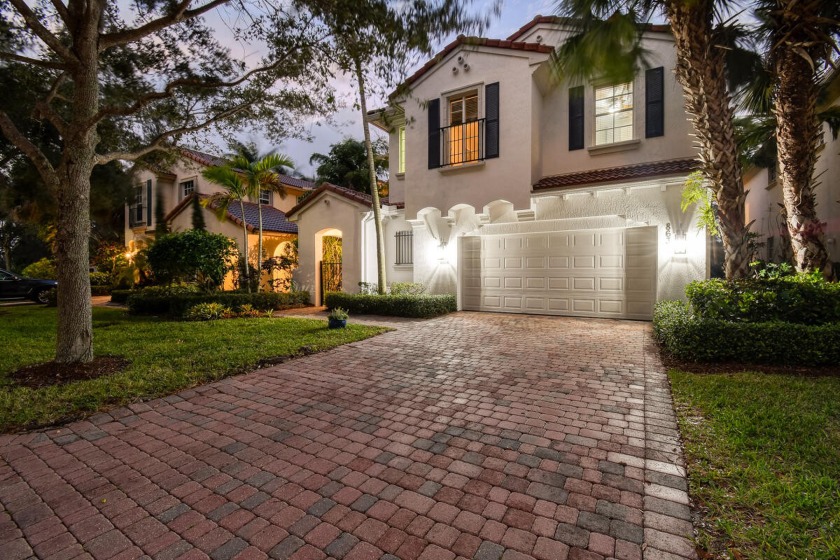 Wow!!, Modern, Contemporary, Light & Bright + Lake Views. Prime - Beach Home for sale in Palm Beach Gardens, Florida on Beachhouse.com