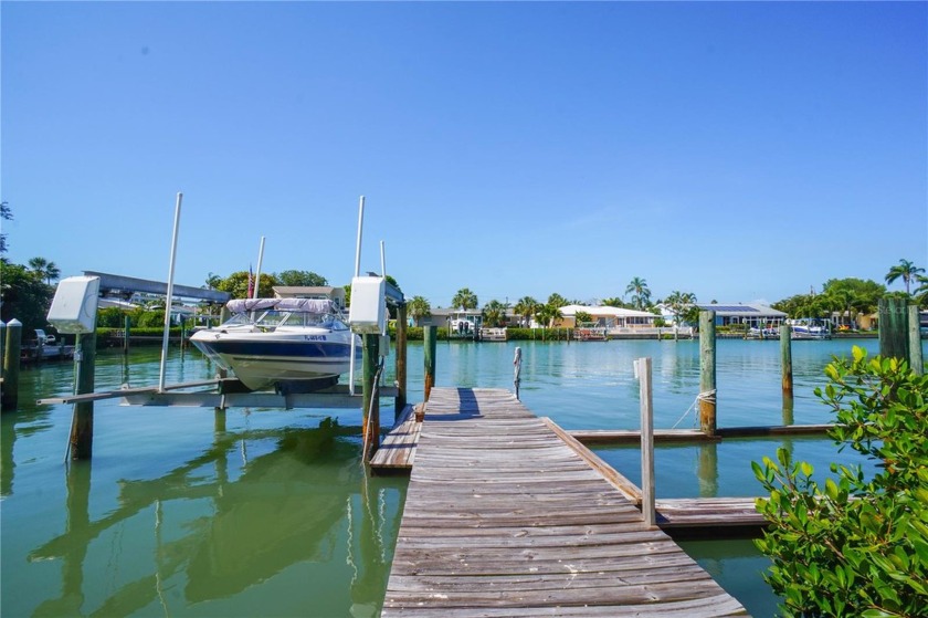The best of all worlds with this St. Petersburg waterfront house - Beach Home for sale in St. Petersburg, Florida on Beachhouse.com