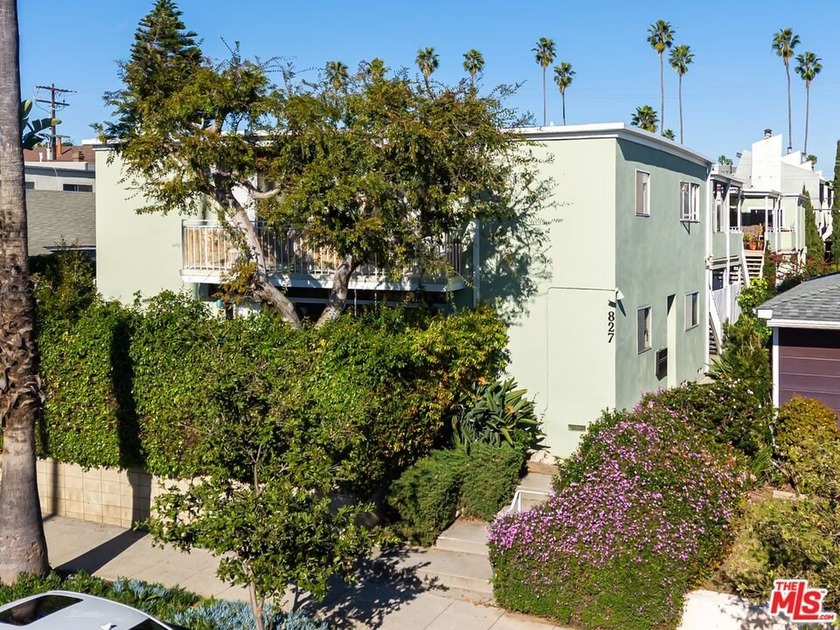 We are proud to present this opportunity to acquire 827 18th - Beach Home for sale in Santa Monica, California on Beachhouse.com
