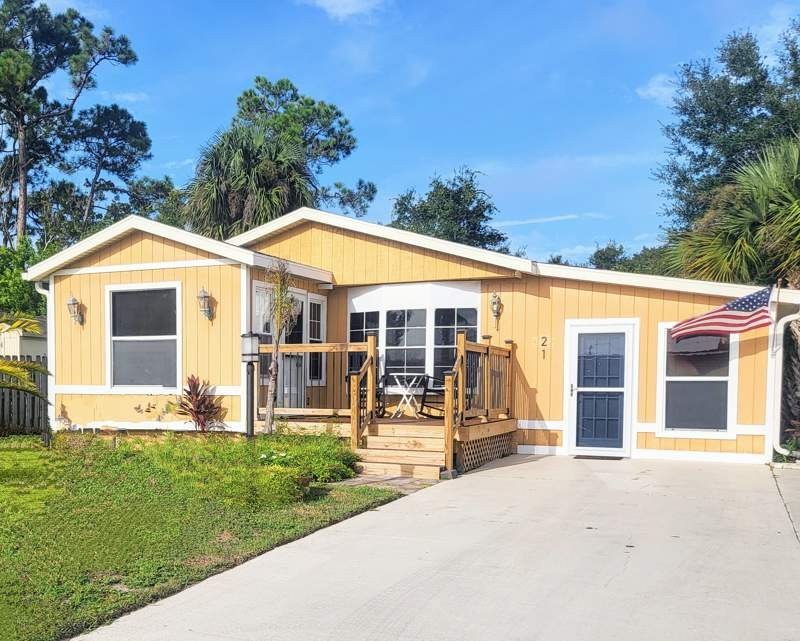 This Elegant 2 bedroom home offers a cozy private beach getaway - Beach Home for sale in Port Orange, Florida on Beachhouse.com