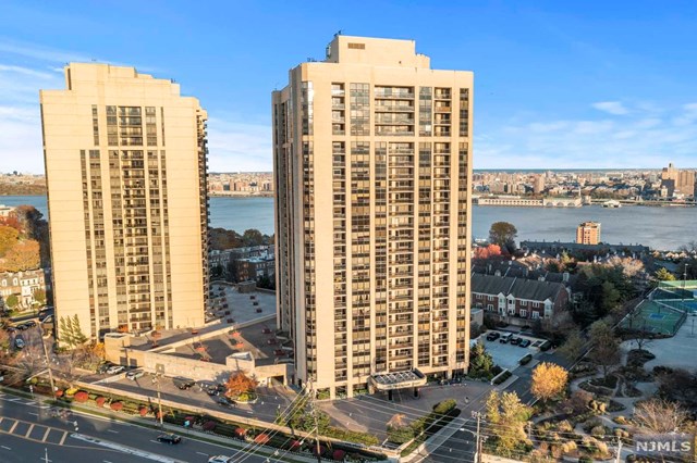 Welcome to the Buckingham Tower, a luxury high-rise in highly - Beach Condo for sale in Fort Lee, New Jersey on Beachhouse.com
