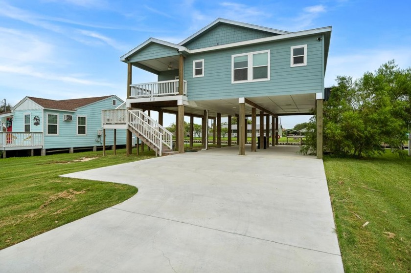 Discover the charm of coastal living at 112 Lakeview Rd in - Beach Home for sale in Rockport, Texas on Beachhouse.com