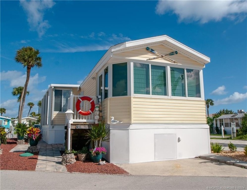 Stylish and modern modular home on a large lot in Venture Three! - Beach Home for sale in Jensen Beach, Florida on Beachhouse.com